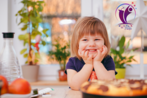 متى يبدأ الطفل بالأكل .. تعرف على أفضل وجبات التغذية لطفلك؟