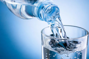 شرب الماء يخفف من الام المعدة